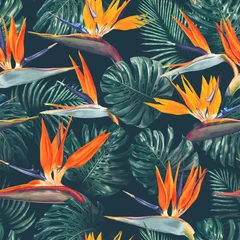 Behang Tropische bloemen Naadloze patroon met tropische bloemen en bladeren. Strelitzia bloemen, Monstera en Palm bladeren. Realistische stijl, met de hand getekend, vector. Achtergrond voor prints, stof, wallpapers, poster, inpakpapier.