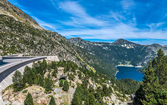 France, Hautes-Pyrenees, Haute-Vallee d'Aure, hydroelectric dam of the Cap de Long and the Oredon lake