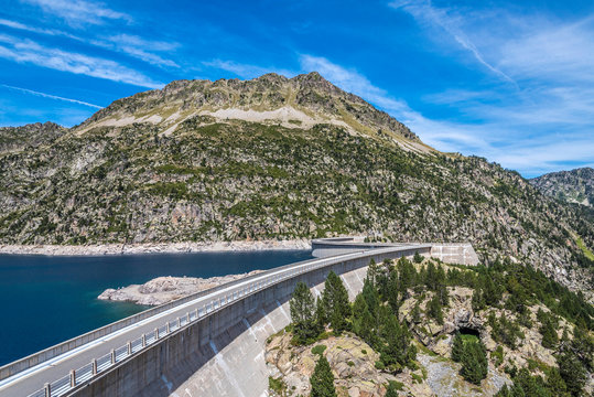 France, Hautes-Pyrenees, Haute-Vallee d'Aure, hydroelectric dam of the Cap de Long