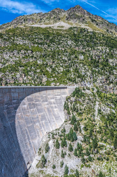France, Hautes-Pyrenees, Haute-Vallee d'Aure, hydroelectric dam of the Cap de Long