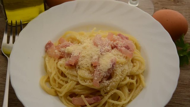 Pasta alla carbonara Cucina italiana Nudelgericht