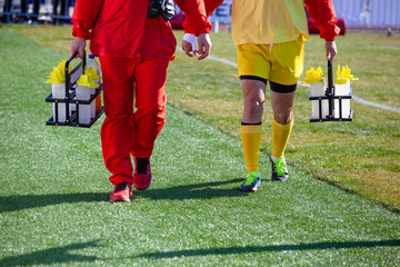 Obraz premium doctors goes to the players with water