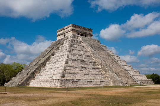 Kukulkan step-pyramid, El Castillo, Mexico