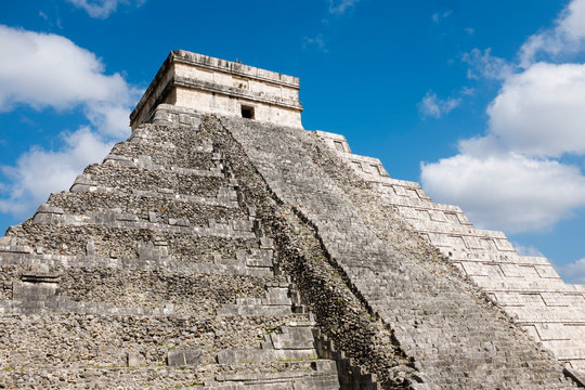 Kukulkan step-pyramid, El Castillo, Mexico