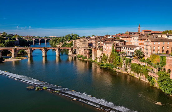 France, Tarn, Albi, la Madeleine district (right bank of the Tarn river) and Pont Vieux