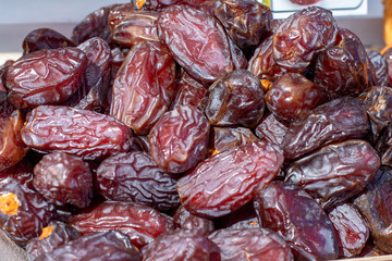 dried dates on the market