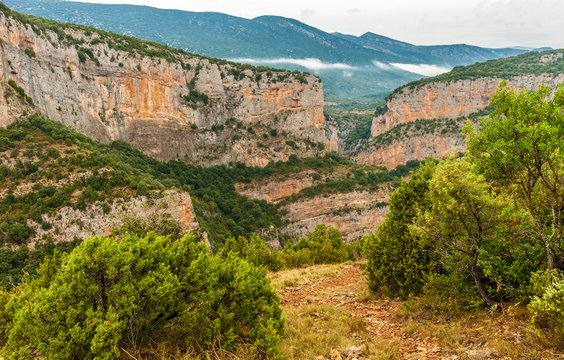 Spain, autonomous community of Aragon, Sierra y Ca&ntilde;ones de Guara natural park, canyon of the Alcanadre river, hiking of the San Martin of Alcanadre Hermitage