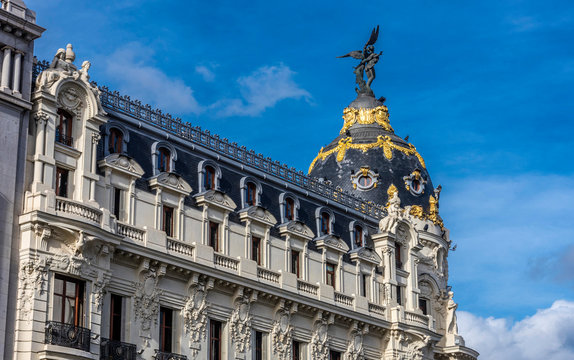 Spain, Madrid, downtown, Metropolis building (1911) the Alcala street