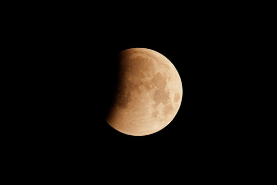 Seine et Marne. Total lunar eclipse of January 21, 2019. Partial phase before totality.