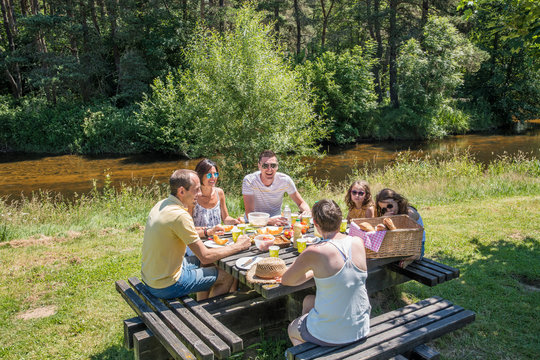 Auvergne - Rhone-Alpes - Haute-Loire - Saint-Julien-d'Ance - Family picnic on the bank of the Ance river.