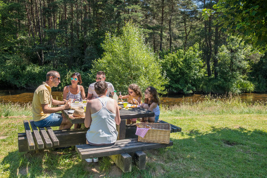 Auvergne - Rhone-Alpes - Haute-Loire - Saint-Julien-d'Ance - Family picnic on the bank of the Ance river.
