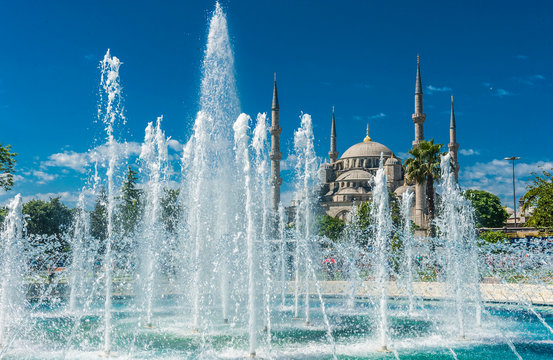 The Blue Mosque (completed in 1616 by Mehmet Aga, Sinan's pupil), Istanbul historical center, Turkey