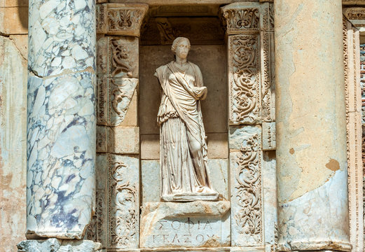 Turkey, Roman archeological site of Ephesus (4th century BC, important role in the spread of Christiannity), Corinthian tabernacle facade of the Library of Celsus,  statue of Wisdom (110 AC by the consul Julius Aquila) (UNESCO World Heritage)