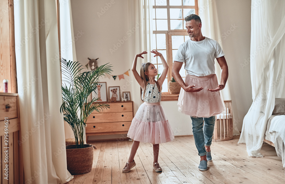 Wall mural Father and daughter at home