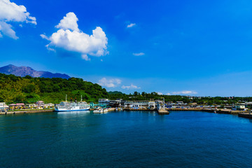 [桜島のイメージ][交通イメージ] 桜島フェリーが発着する桜島港