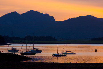 Fototapeta na wymiar UK, Scotland, Highland, Loch Leven at sunset