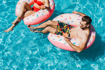 cropped view of woman near man in sunglasses with cocktail