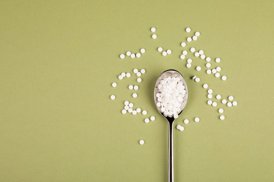 Sugar-replacing tablets with a spoon.