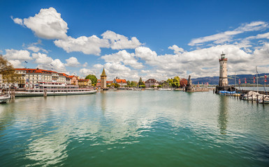 Obraz premium Port Lindau with Mangturm tower, Germany