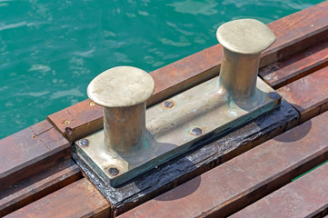 Berth bollard for mooring of ships