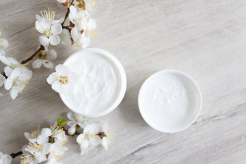 Obraz na płótnie Canvas Natural cosmetics for face skin care, cherry blossom