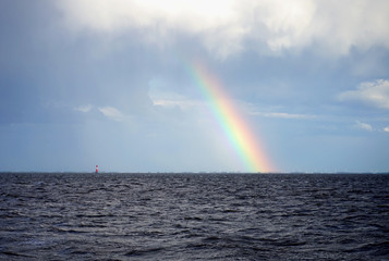 Regenbogen überm Meer