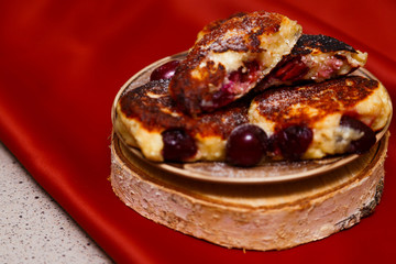 cheesecakes, cheesecake with cherries.