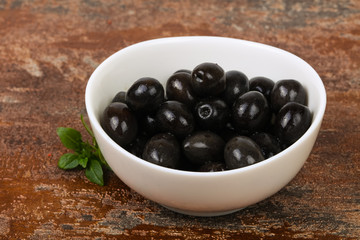 Black olives in the bowl