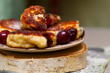 cheesecakes, cheesecake with cherries.