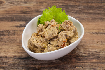 Chicken liver with cream and dry tomatoes