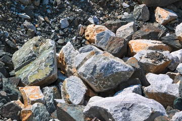The texture of large stones in a quarry for the extraction of stone.