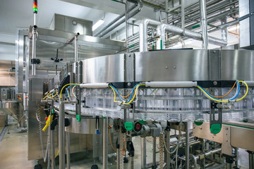 Industrial production and conveyor belt ot line machine of plastic pet bottles in beverage plant