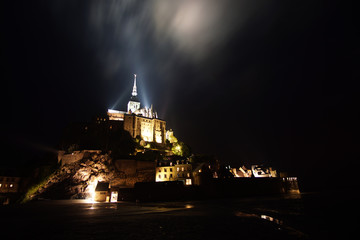Obraz premium Mont St Michel with holy cloud