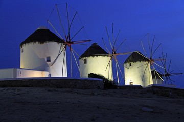 Fototapeta na wymiar traditional greece windmills