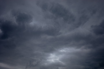 Obraz premium The black cloud comes drove the thunder and lightning