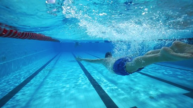 Underwater man swimming  in pool