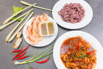 Stir fried curry shrimp, boiled shrimp, spicy dipping sauce , thaifood