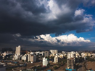 Fototapeta premium Cloudy Cityscape
