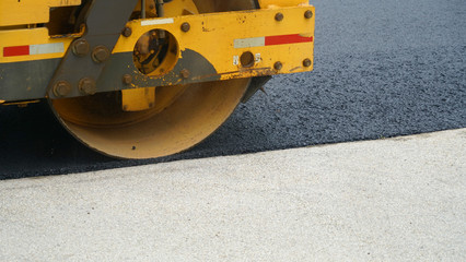 Obraz premium close up on roller on new paved asphalt street