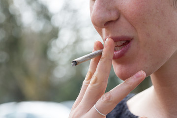 Woman smoking cigarette - obrazy, fototapety, plakaty