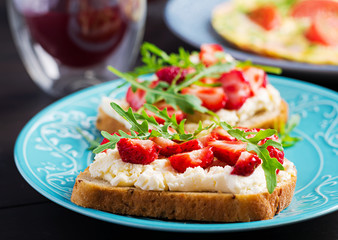 Fototapeta na wymiar Healthy sandwich with strawberry and cream cheese