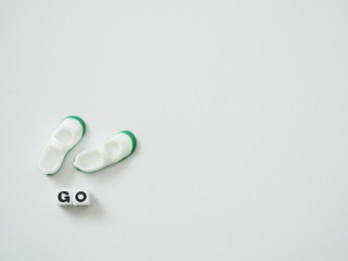 おもちゃの靴とGOの単語