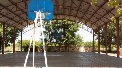 Classic middle school court in M&eacute;xico.