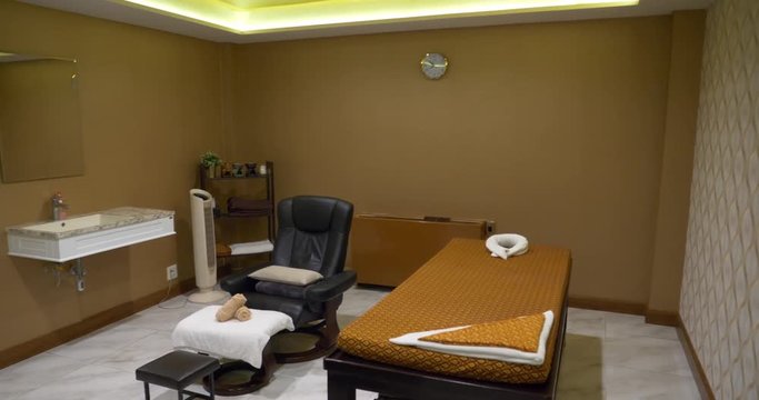 the private thai vip massage room with bathtub