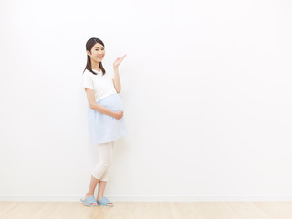 女性　妊婦