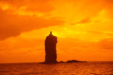 ローソク島　隠岐諸島の夕景　隠岐の島の奇岩