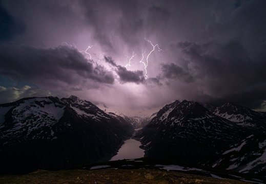 Gewitter &uuml;ber den Zillertaler Alpen am Schlegeisspeicher, Tirol