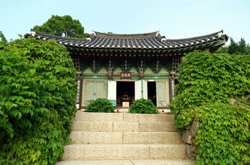 Fototapeta premium Mihwangsa Buddhist Temple, South Korea
