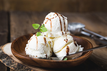Vanilla ice cream balls with fresh mint