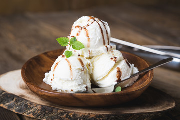 Vanilla ice cream balls with fresh mint